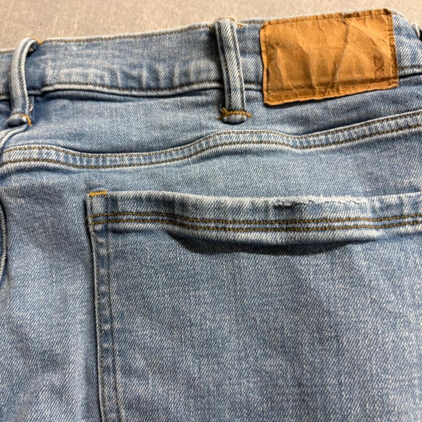 Mutual Weave Jeans Mens 38x30 The Relaxed Light Wash Stretch Denim Blue