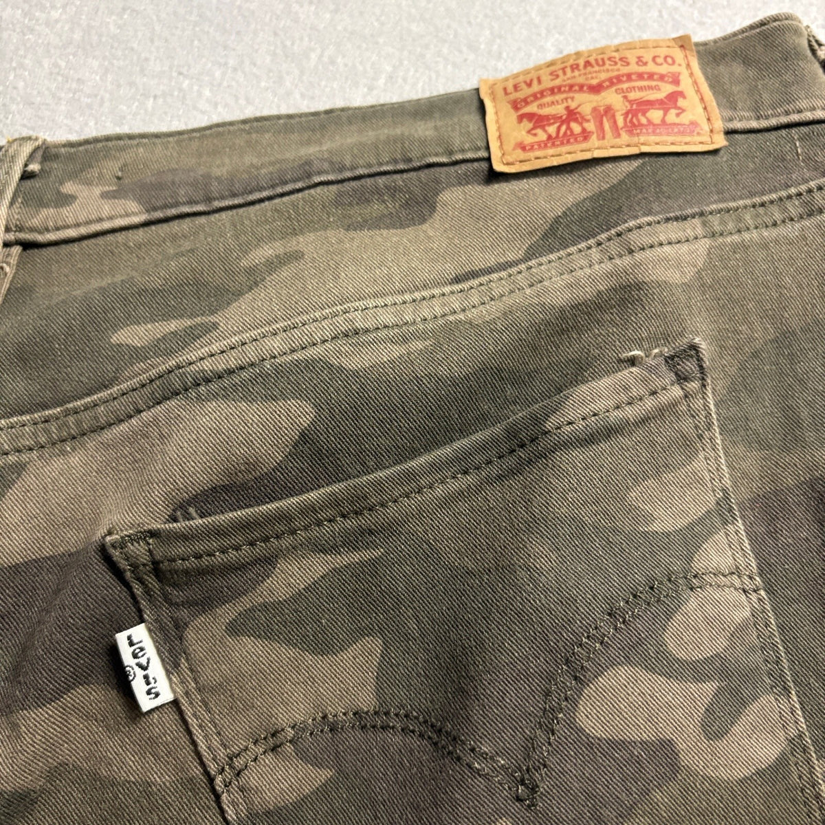 Levis 311 Shaping Skinny Jeans Womens 18W Camo Camouflage Stretch Denim