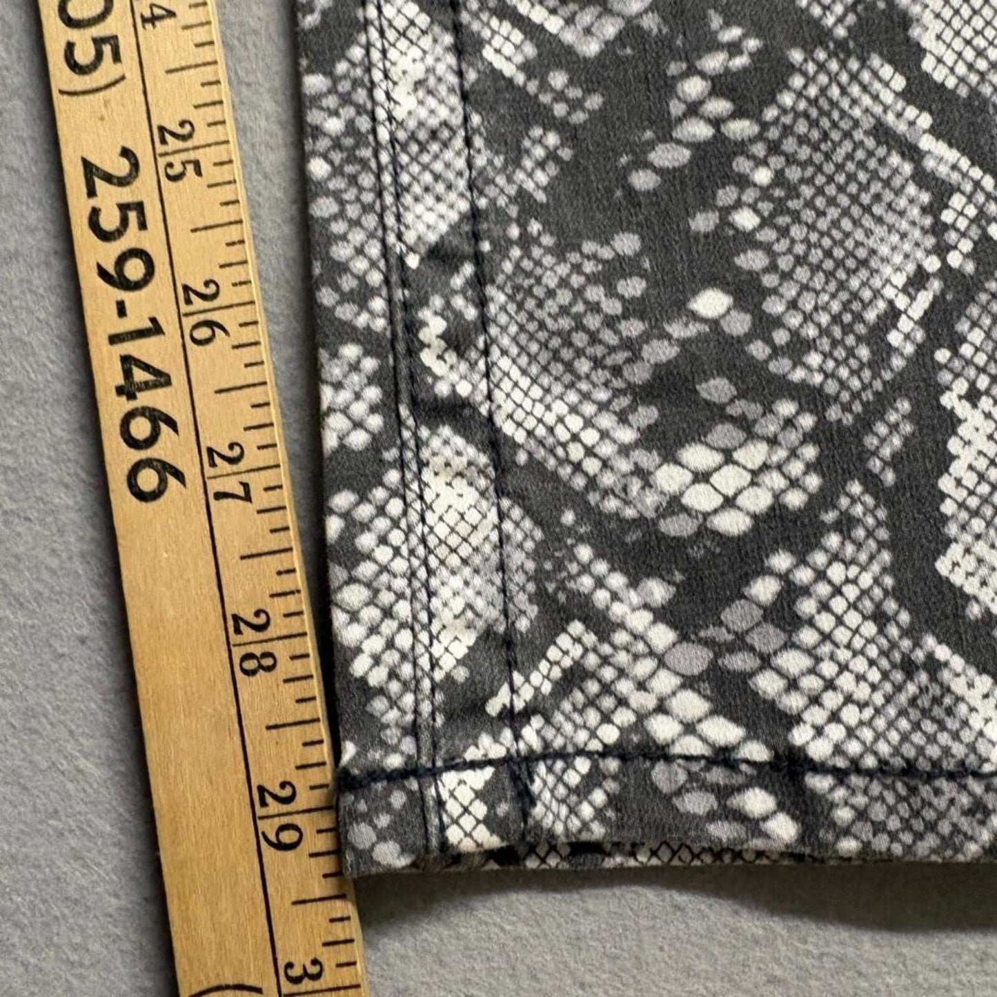 Seven7 Tummyless High Rise Skinny Jeans Womens Size 6 Gray Snakeskin Print