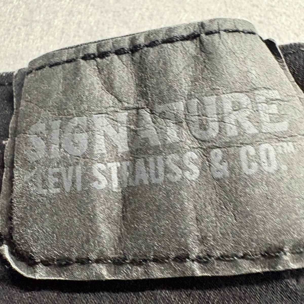 Signature by Levi Strauss Co Mens S37 Slim Jeans Black Denim 32x28
