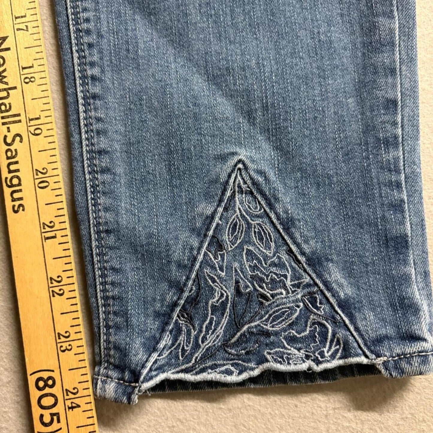 White House Black Market The Slim Jeans Womens 8 Mid Rise Blue Embroidered Hem