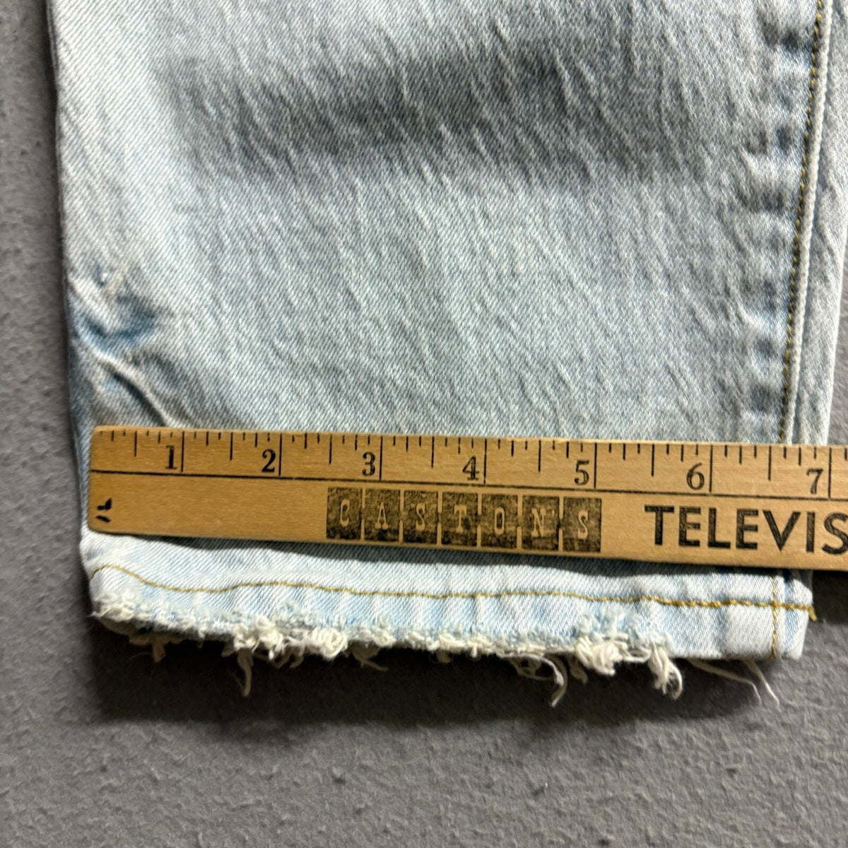 Universal Thread Vintage Straight Jeans Womens 00/24R Light Wash Distressed Blue