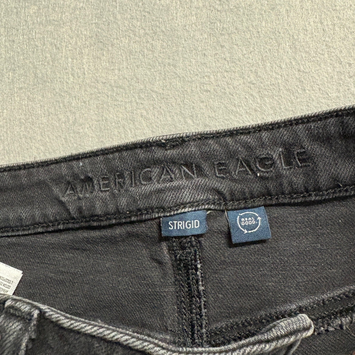 American Eagle Strigid Mom Jeans Womens 6 Black Distressed High Rise Denim