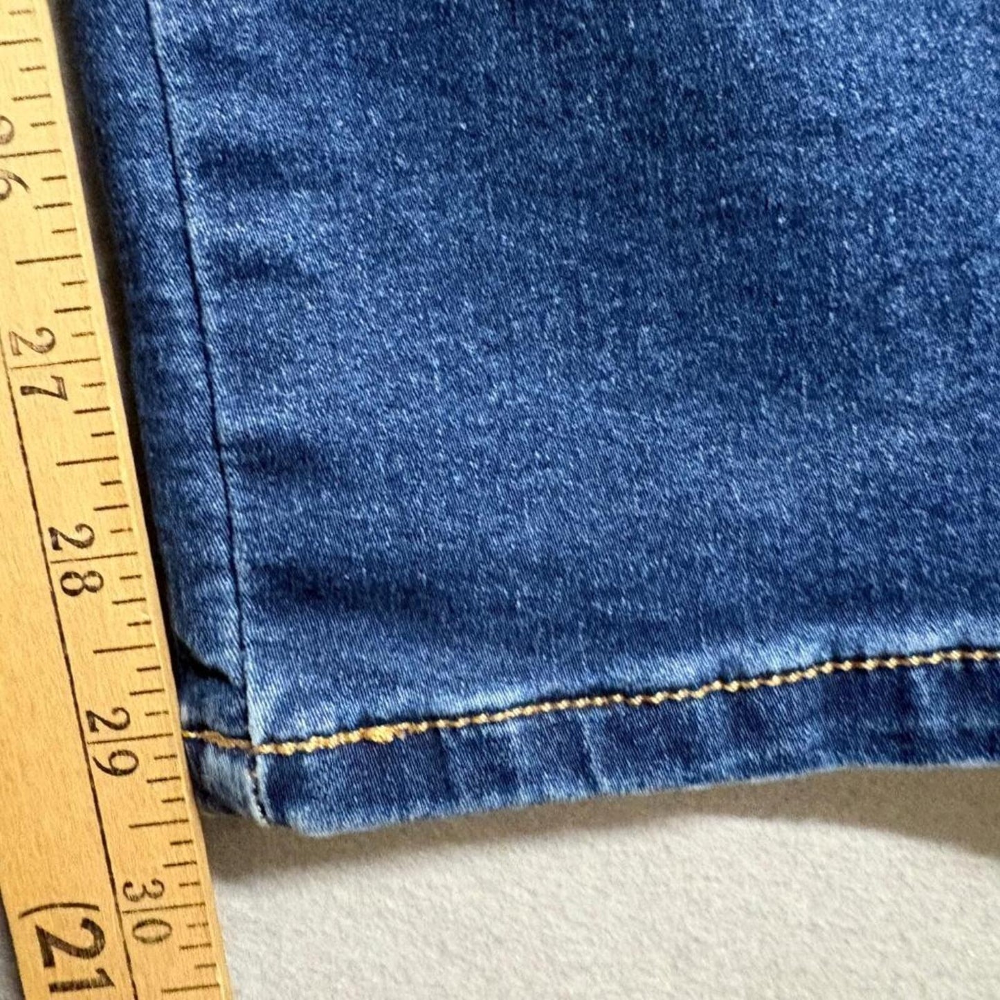 Love Tree Trends Cargo Jeans Womens Size 9 Blue Denim Utility Pockets Stretch