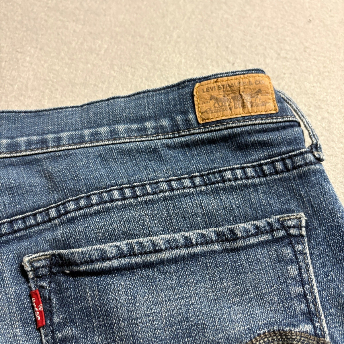 Levi's 515 Capri Jeans Womens Size 14 Blue Denim Cuffed Cropped Stretch Medium