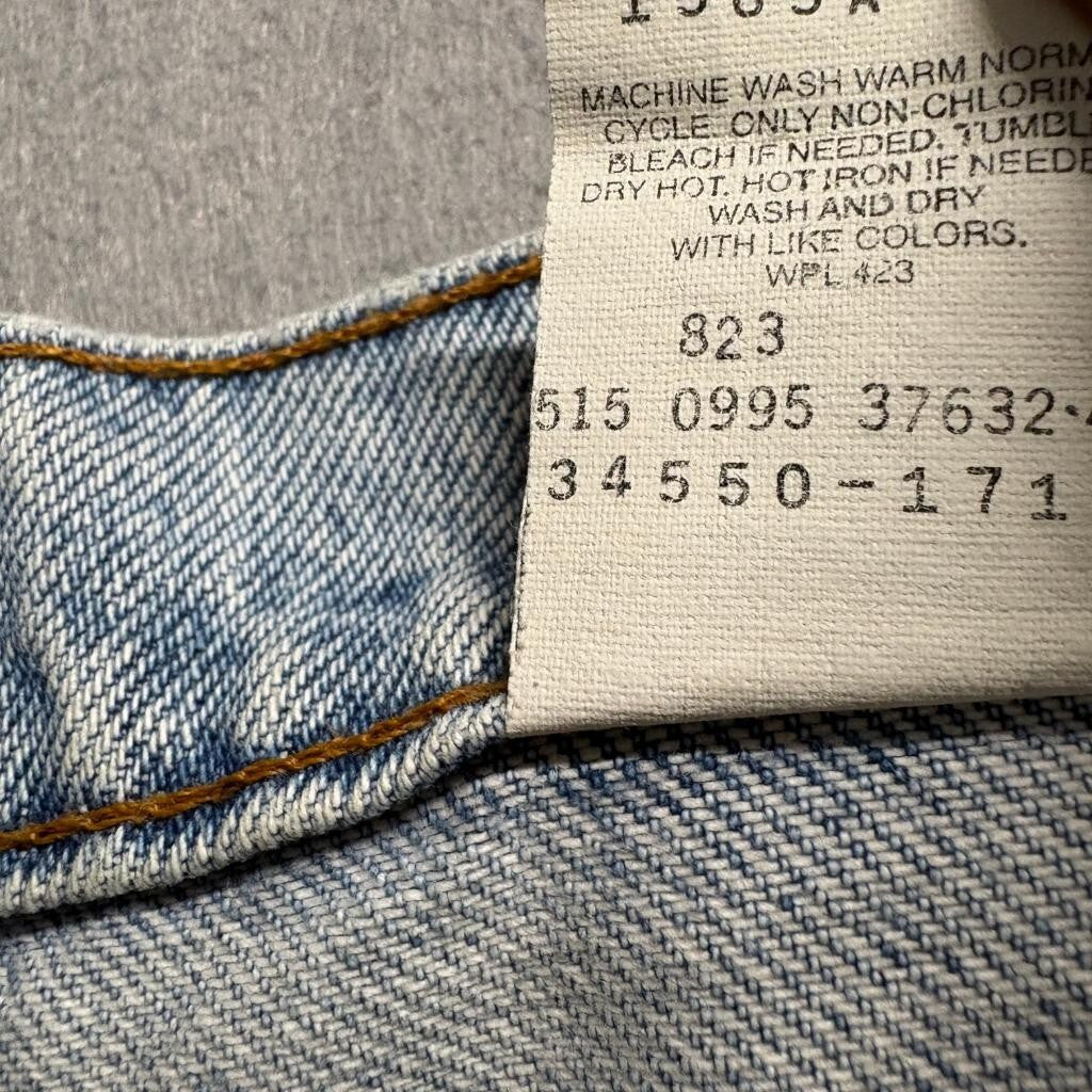 Vintage Levis 550 Denim Shorts Mens 40 Blue Light Wash Relaxed Fit Made in USA