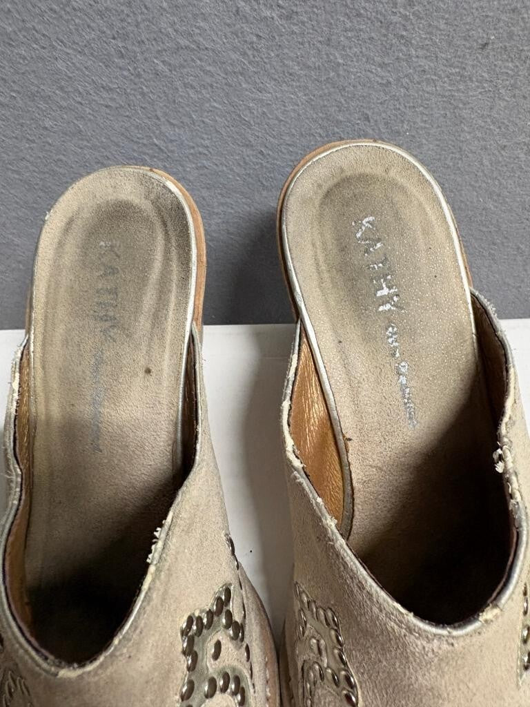 Kathy Van Zeeland Suede Studded Western Mule Heels Beige Pointed Toe Size 7.5