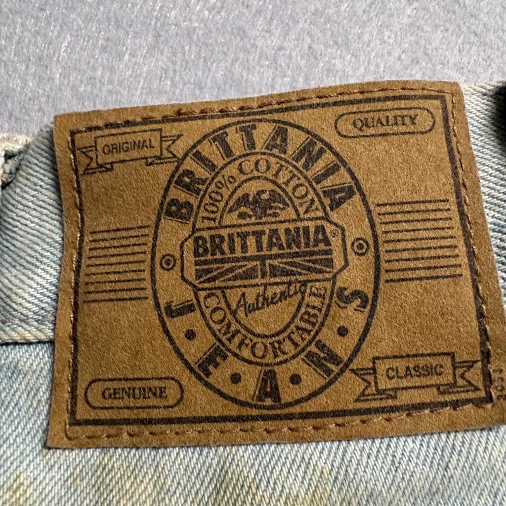 Vintage Brittania Jeans Mens 38x32 Light Wash Denim Straight Leg Made in HK