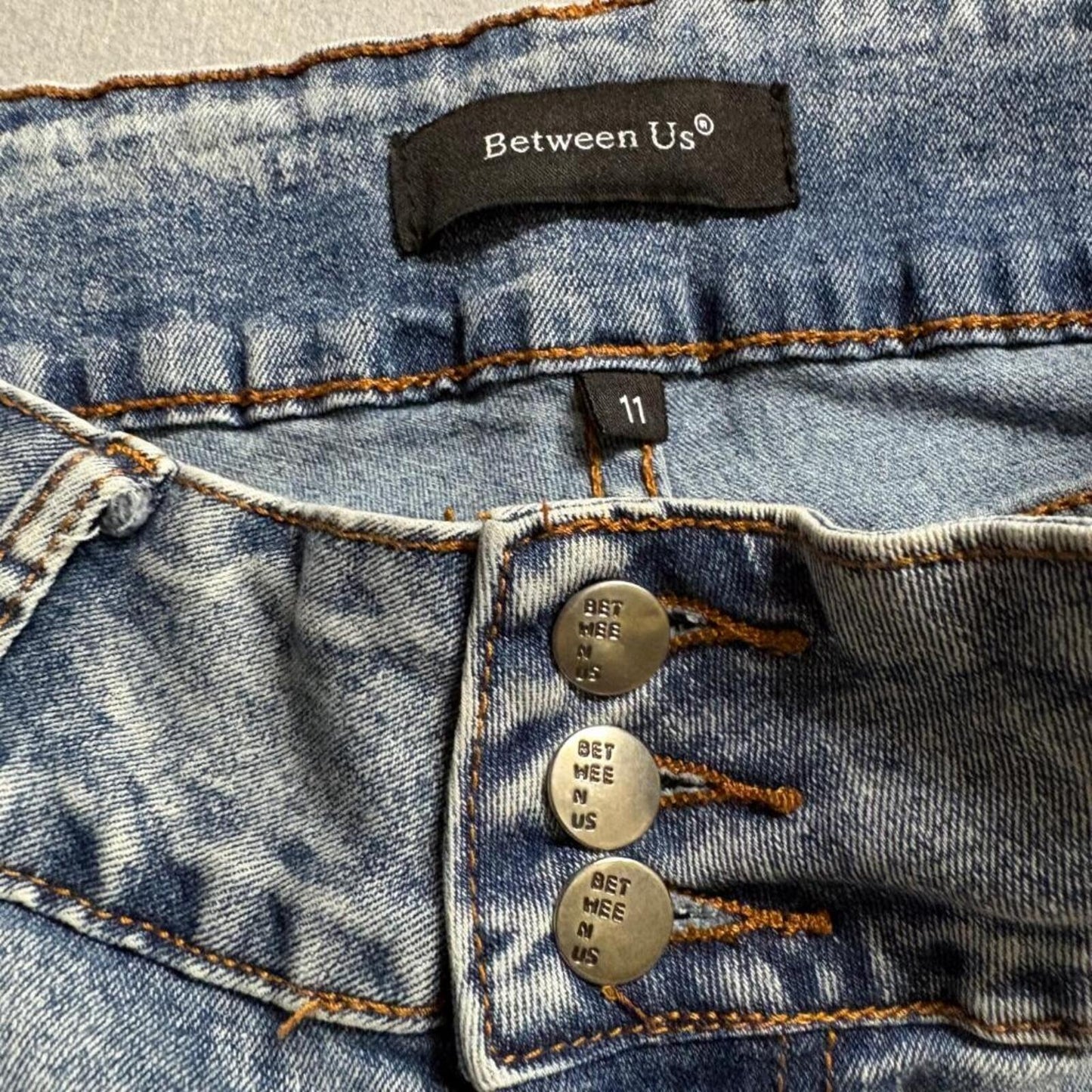 Between Us Skinny Jeans Womens Size 11 Blue Acid Wash Distressed High Rise