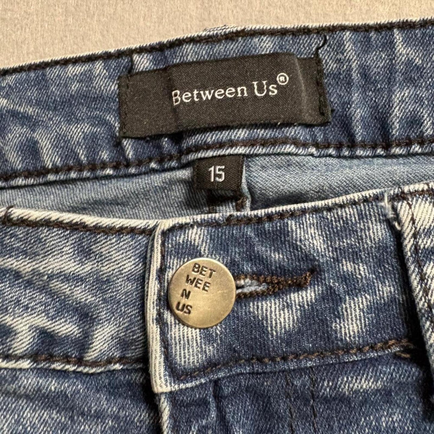 Between Us Cargo Jeans Womens Size 15 Acid Wash Blue Denim Straight Leg Stretch