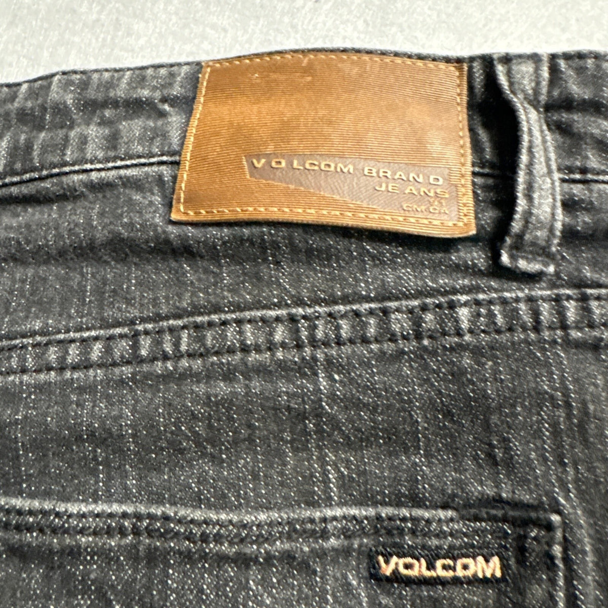 Volcom Solver Modern Straight Jeans Mens 46x30 Black Faded Denim Pants