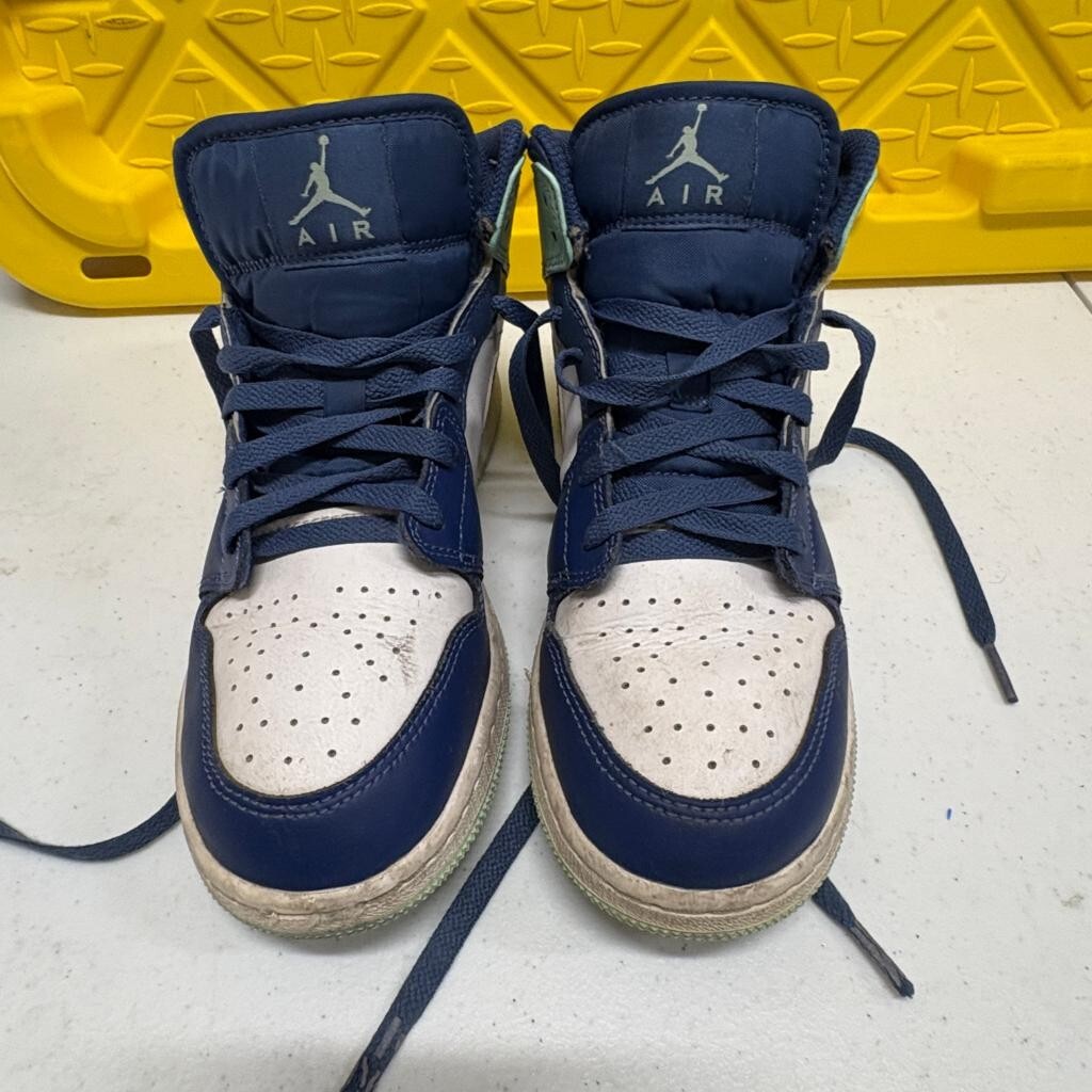 Nike Air Jordan 1 Mid GS Mystic Navy Mint Foam 554725-413 Size 6.5Y Sneakers