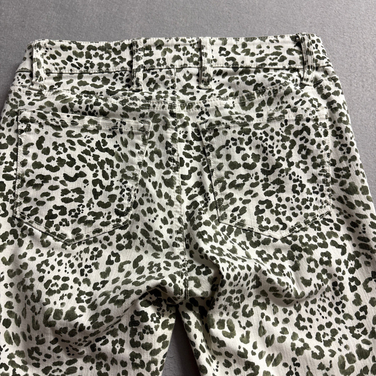 Tommy Bahama High Rise Ankle Jeans Womens 27 Green White Leopard Print Stretch