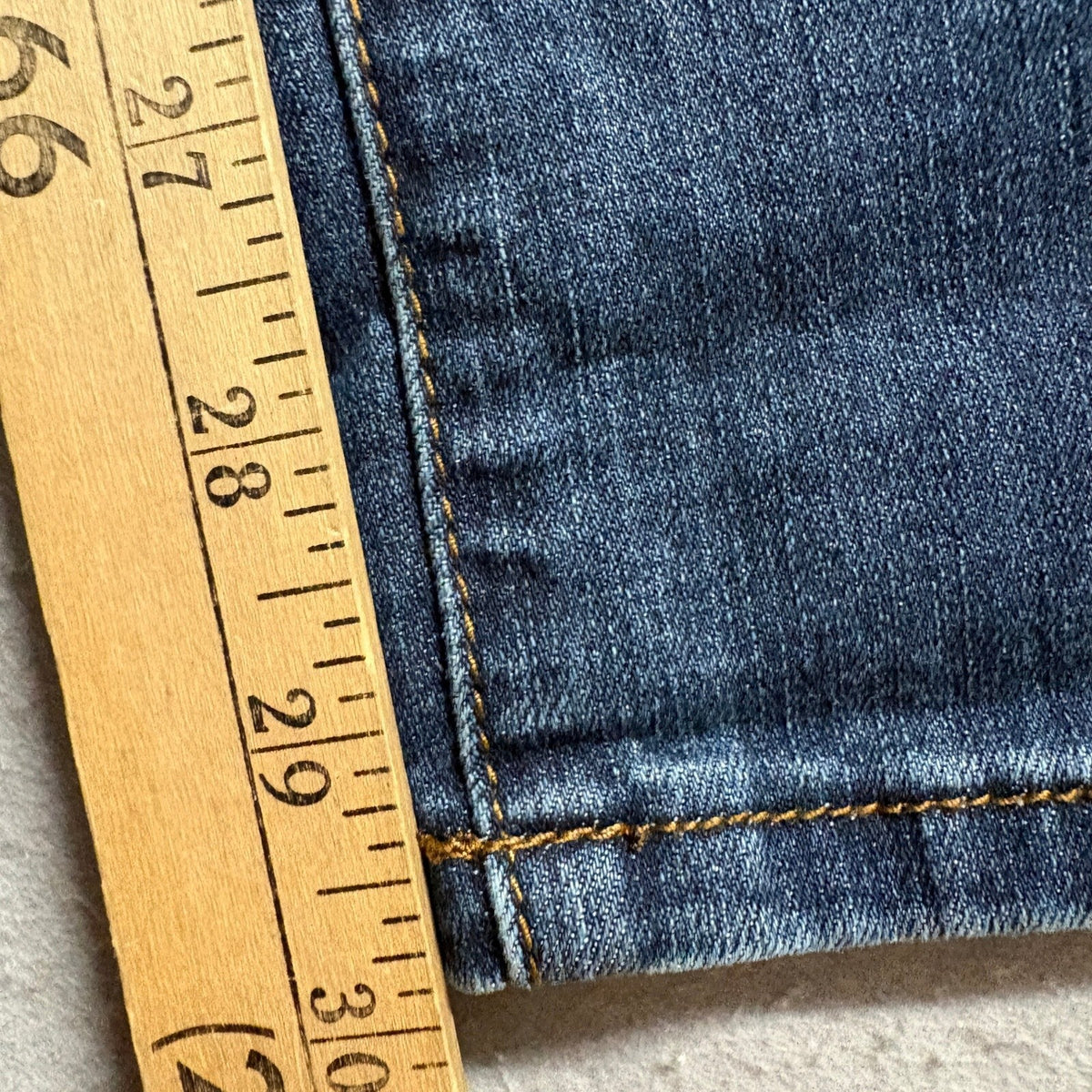 KUT from the Kloth Blue Jeans Womens Size 12 Straight Leg Medium Wash Stretch