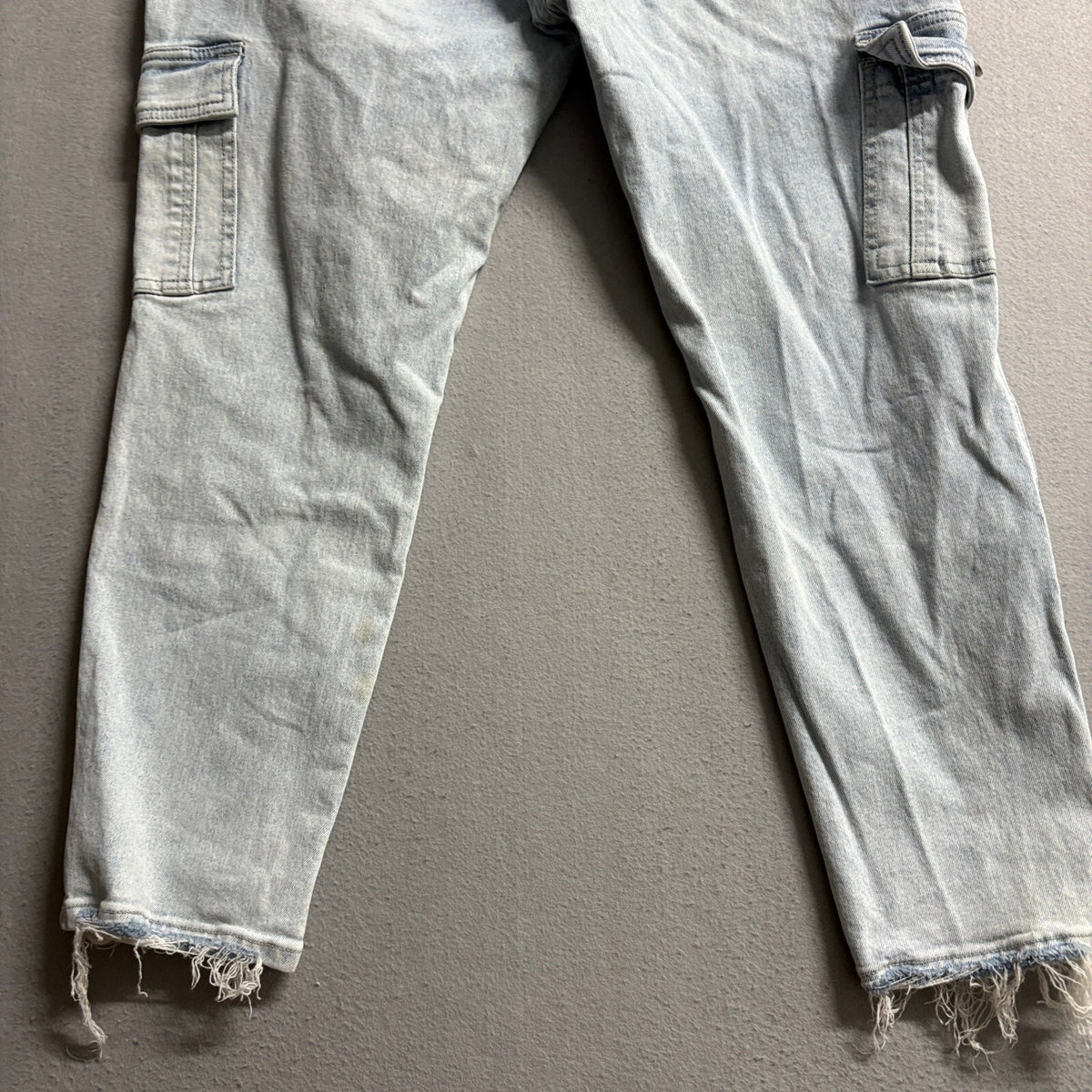 KAN CAN Cargo Jeans Womens Size 11/29 High Rise Raw Frayed Hem Light Wash Denim