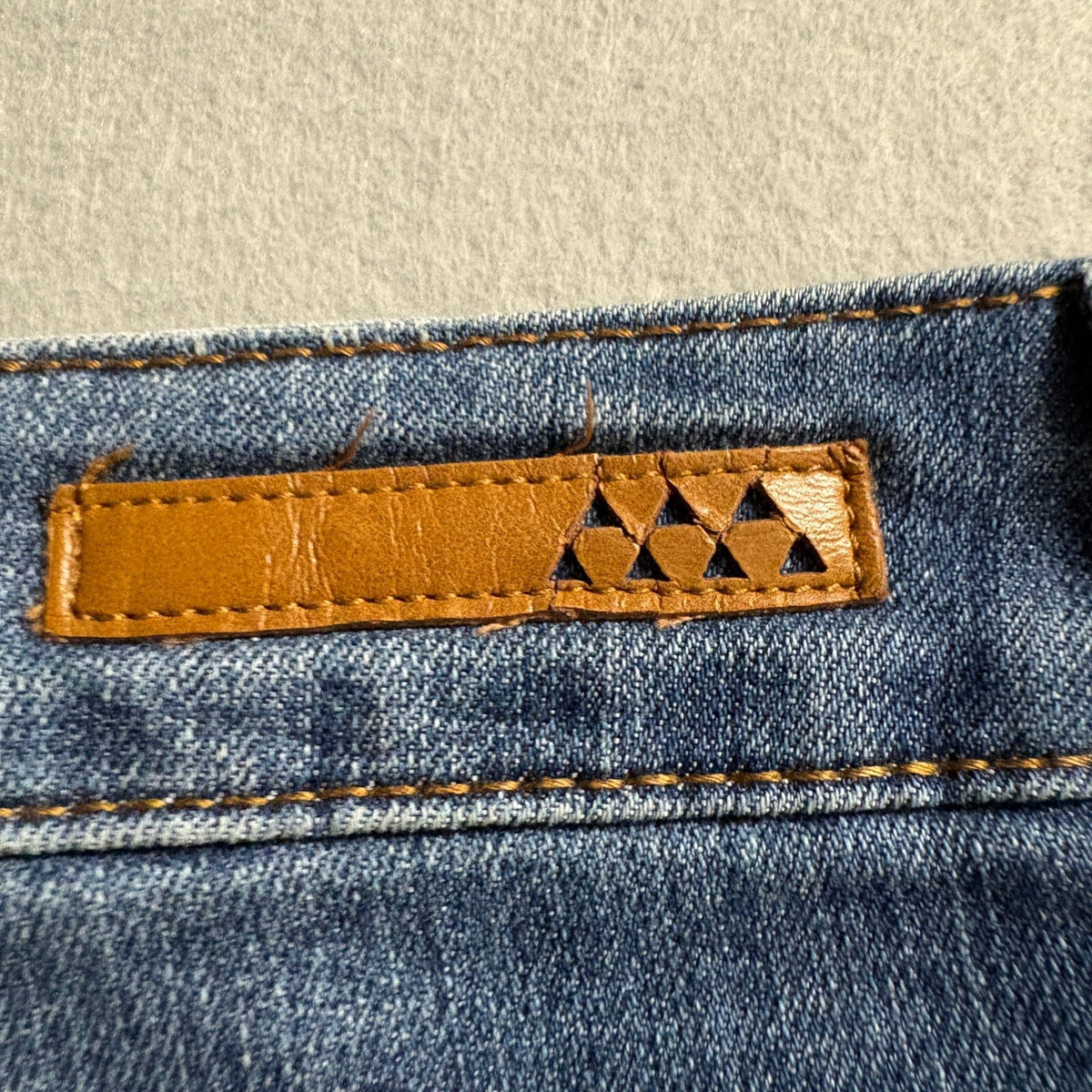 Dollhouse Mid Rise Capri Jeans Womens Size 13 Blue Distressed Button Fly Denim