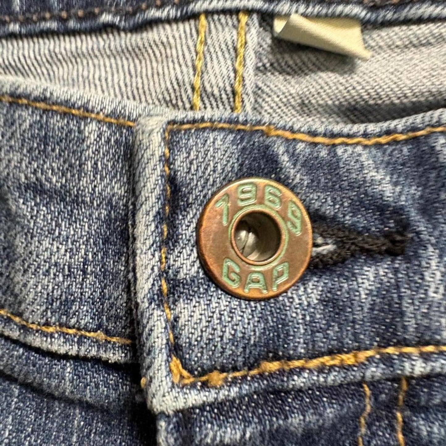 Gap 1969 Classic Fit Jeans Womens 8R Blue Denim Sandblasted Fade Stretch Bootcut