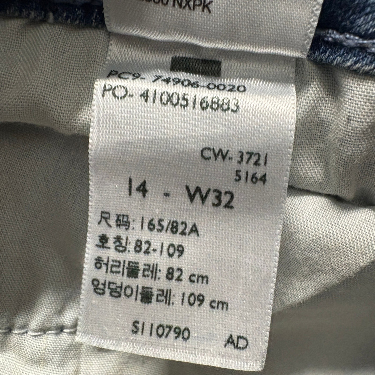 Signature by Levi Strauss & Co Women Size 14 Mid-Rise Capri Denim Jeans Blue