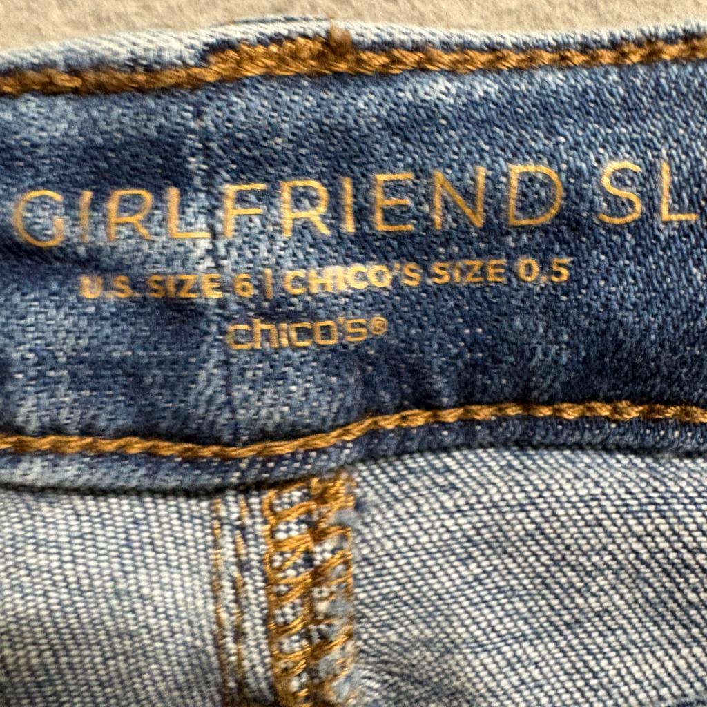 Chicos So Slimming Girlfriend Slim Leg Crop Jeans Embroidered Size 0.5 US 6 Blue