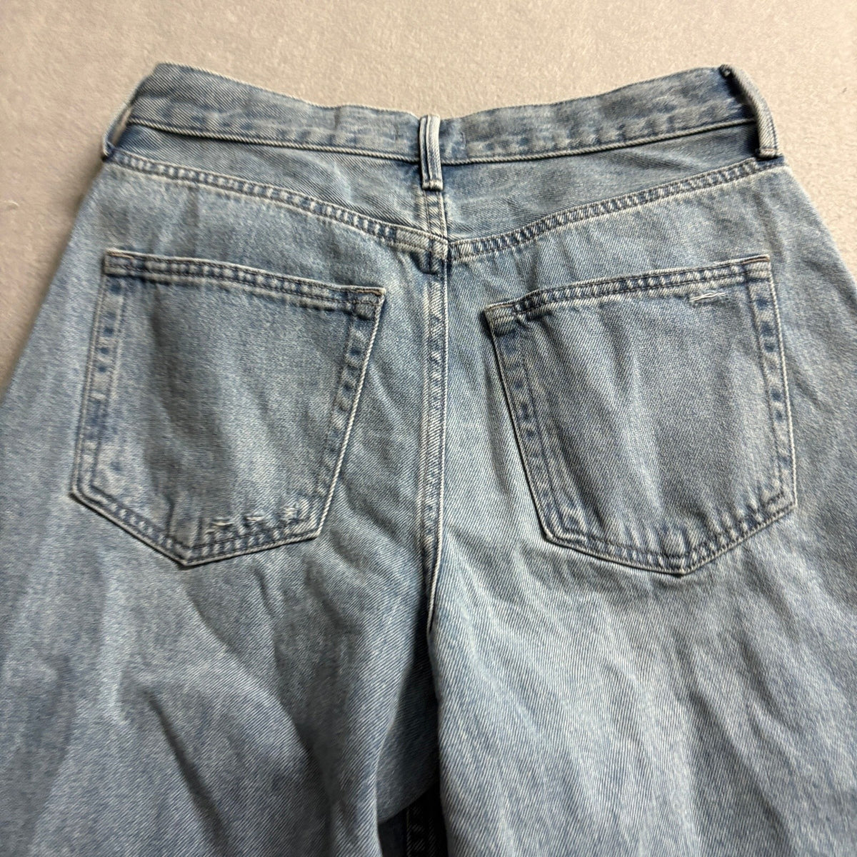 Uniqlo Jeans Womens 25 Wide Fit Tapered Blue Denim Distressed Raw Hem 24 Inseam