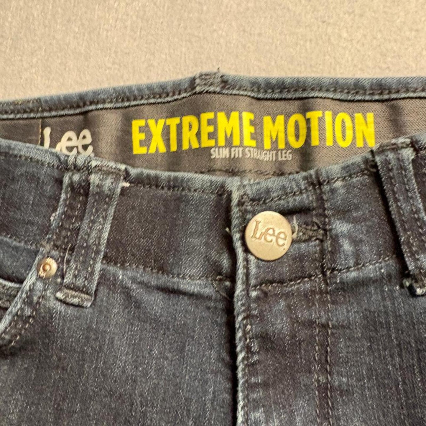 Lee Extreme Motion Slim Fit Straight Leg Jeans Mens 31x30 Dark Wash Stretch Blue