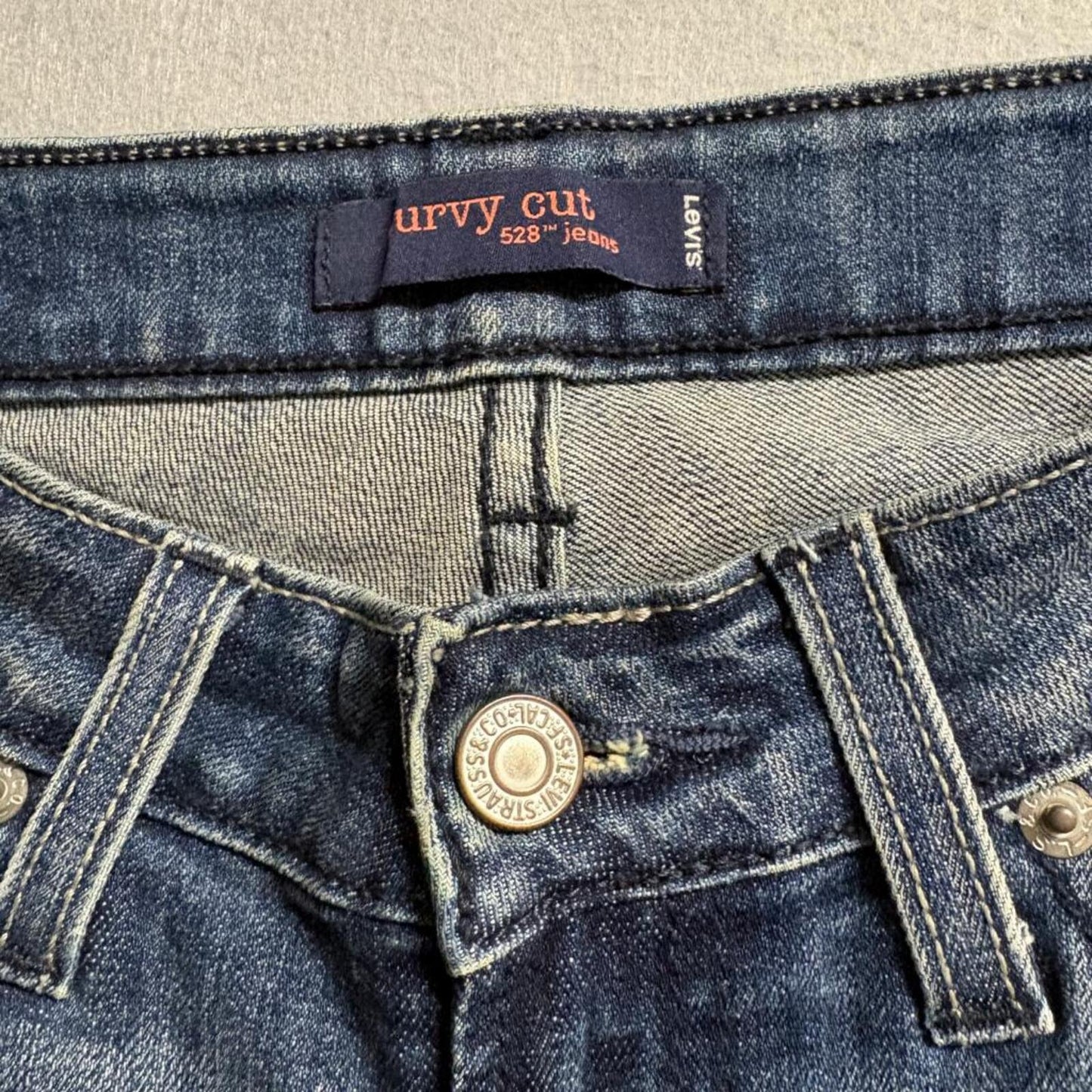 Levis 528 Curvy Cut Jeans Womens 3 Medium Blue Denim Slim Straight Leg Stretch