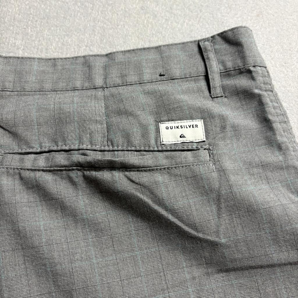Quiksilver Mens Chino Shorts Size 38 Gray Plaid Textured Regular Fit Flat Front