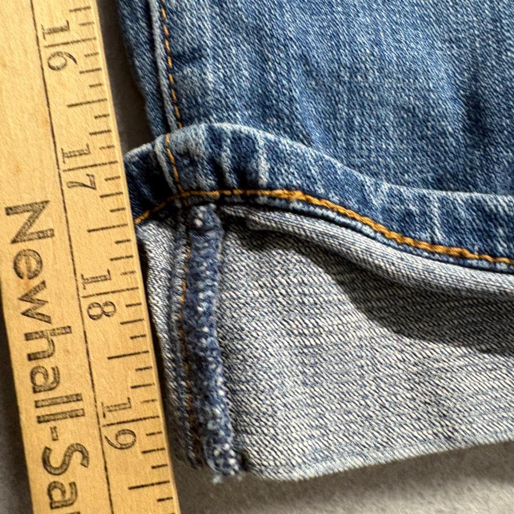 Levis 515 Womens Cuffed Capri Jeans Size 8 Medium Wash Denim Stretch Crop