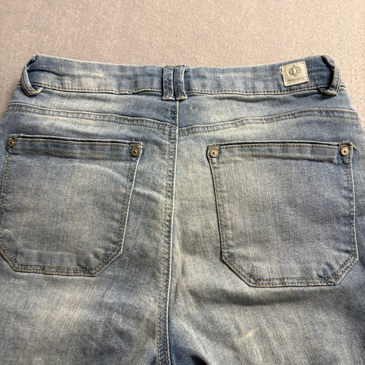 Democracy Womens High Rise Cropped Denim Jeans Size 2 Light Wash Stretch Raw Hem