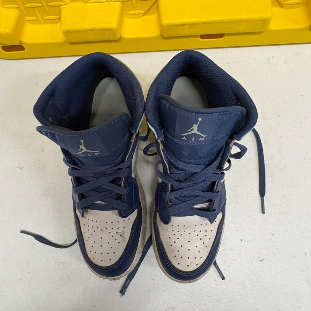 Nike Air Jordan 1 Mid GS Mystic Navy Mint Foam 554725-413 Size 6.5Y Sneakers