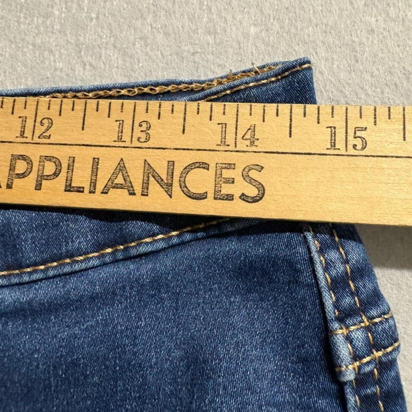 Love Tree Trends Cargo Jeans Womens Size 9 Blue Denim Utility Pockets Stretch
