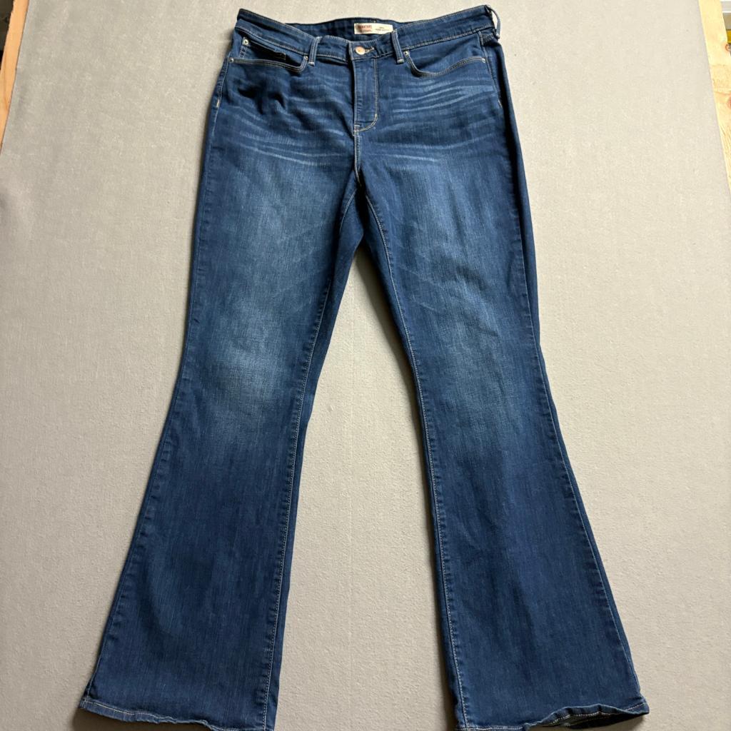 Signature by Levi Strauss Co Womens 16 Mid Rise Bootcut Jeans Blue Stretch W33