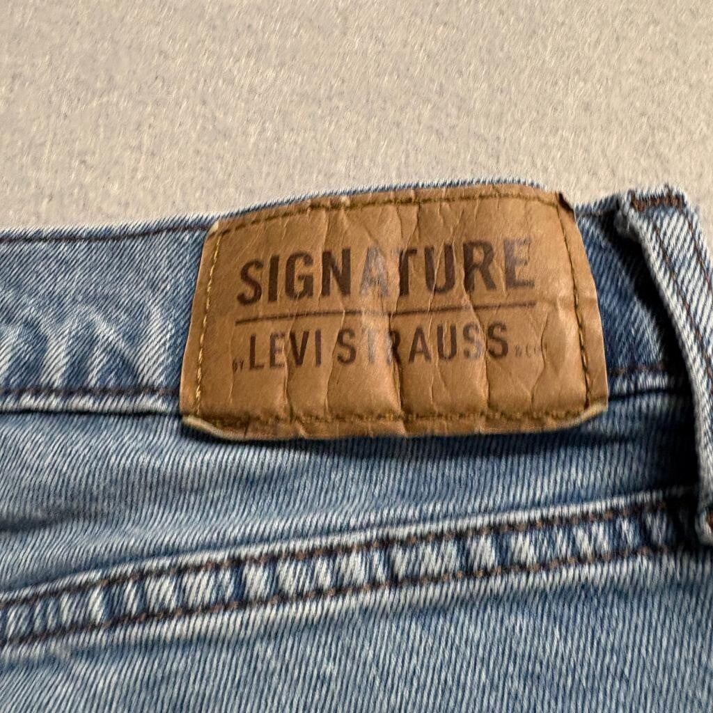 Signature by Levi Strauss Co Mens Slim Fit Jeans Size 31x30 Light Wash Denim