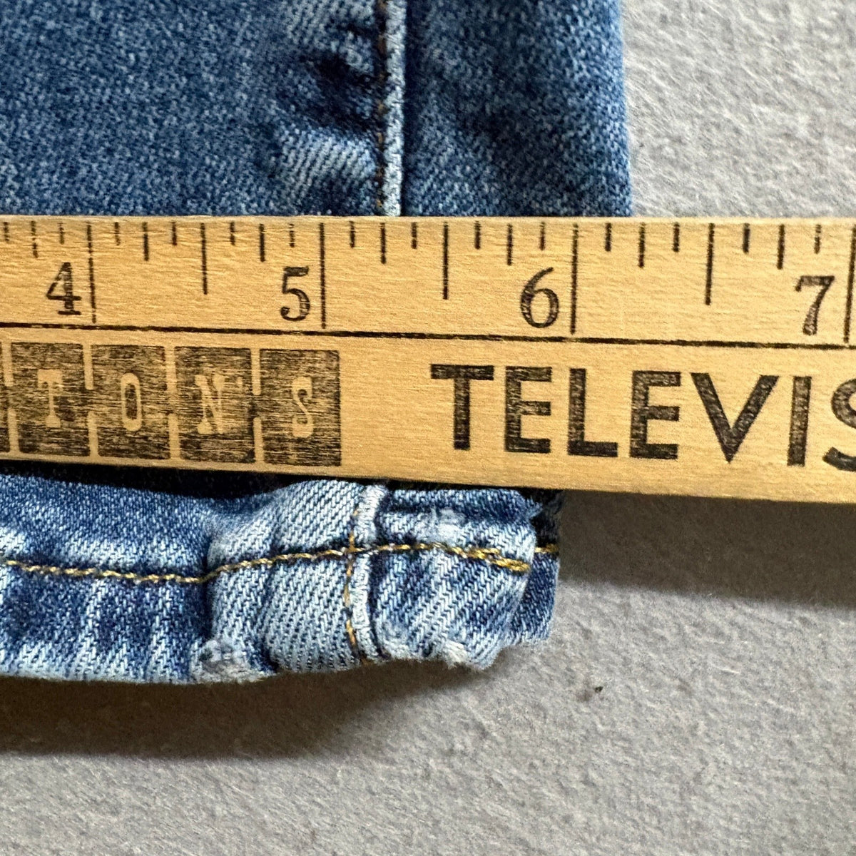 Levi's Premium 724 High Rise Straight Jeans Womens Size 29 Medium Wash Denim