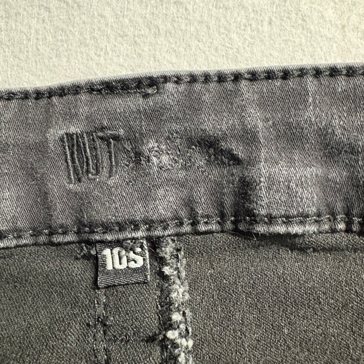 Kut from the Kloth Straight Leg Jeans Womens Size 10S Black Denim Stretch