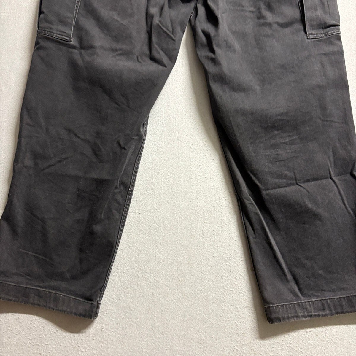 UNIQLO Cargo Pants Mens Medium Black Drawstring Elastic Waist Stretch Casual