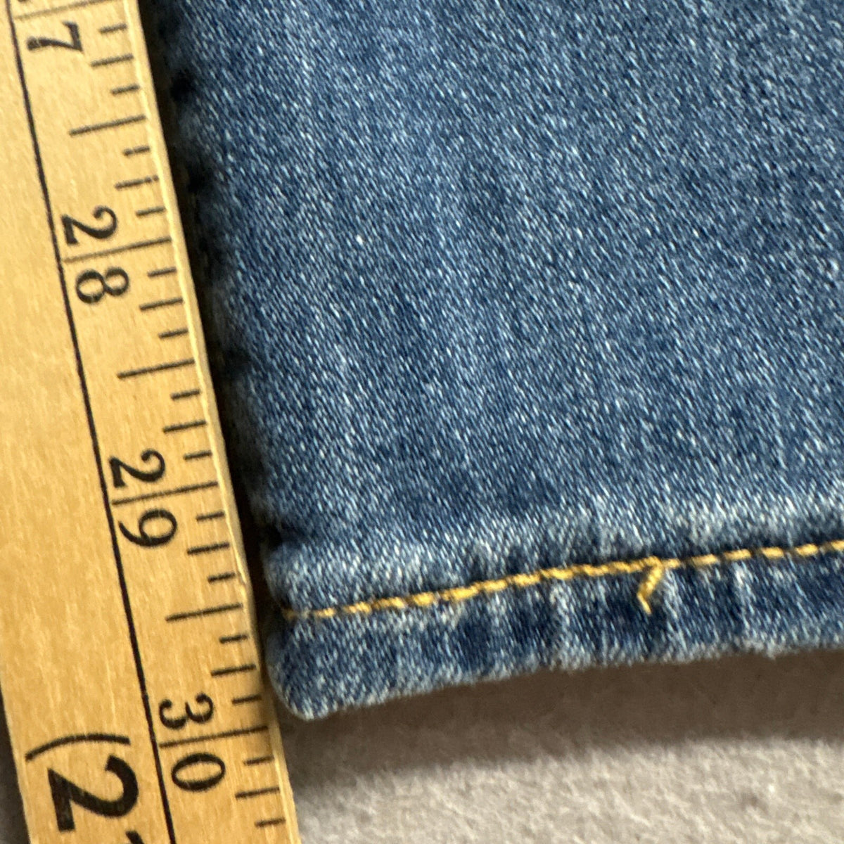 Signature by Levi Strauss Co Gold Label Womens Mid Rise Skinny Jeans Size 6L W28