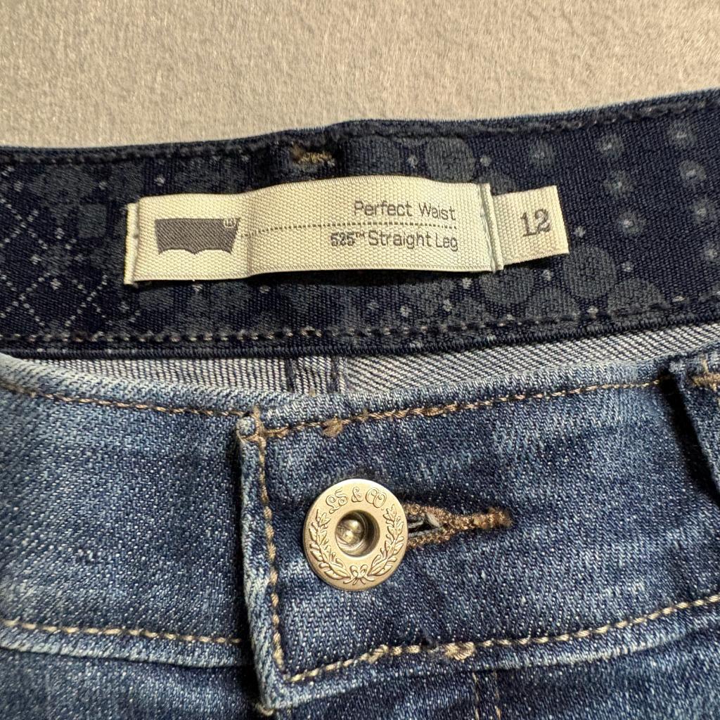 Levis 525 Perfect Waist Straight Leg Jeans Womens Size 12M Blue Denim Stretch