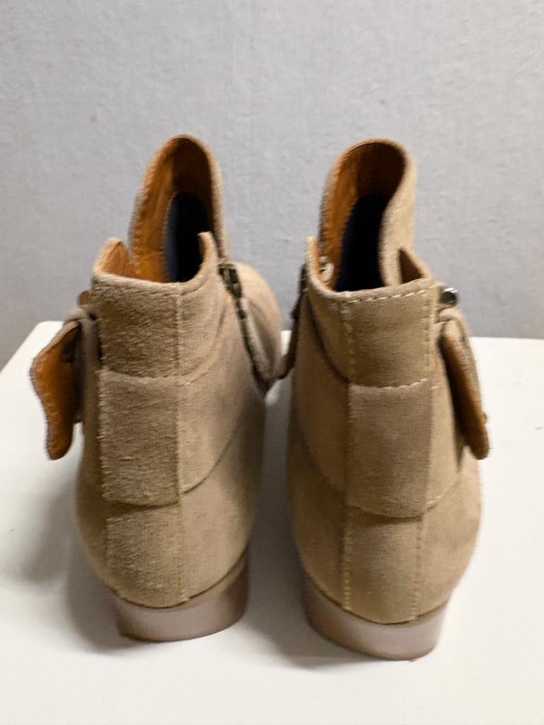 Aquatalia Womens Suede Ankle Boots Taupe Beige Buckle Zip Made in Italy Size 6.5