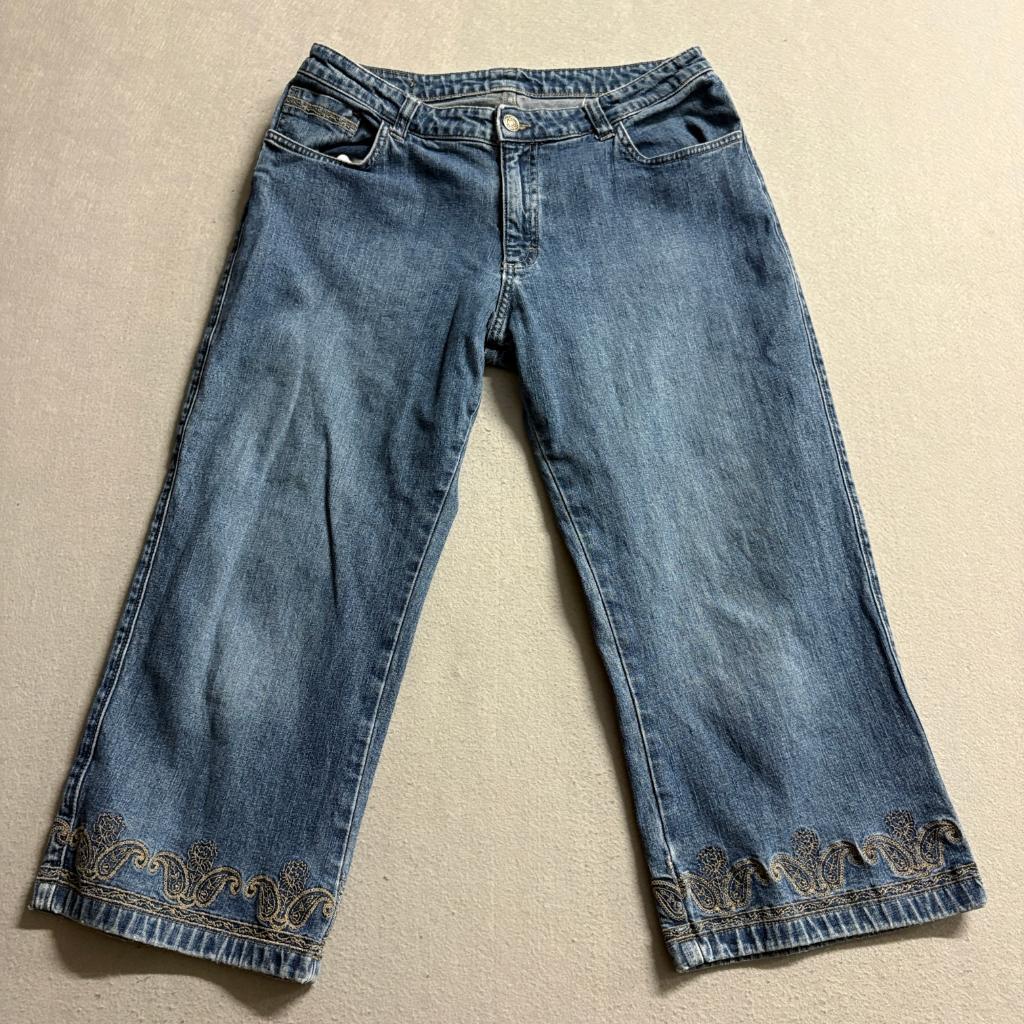 Lee Crop Jeans Womens 14M Blue Denim Embroidered Hem Mid Rise Capris Stretch