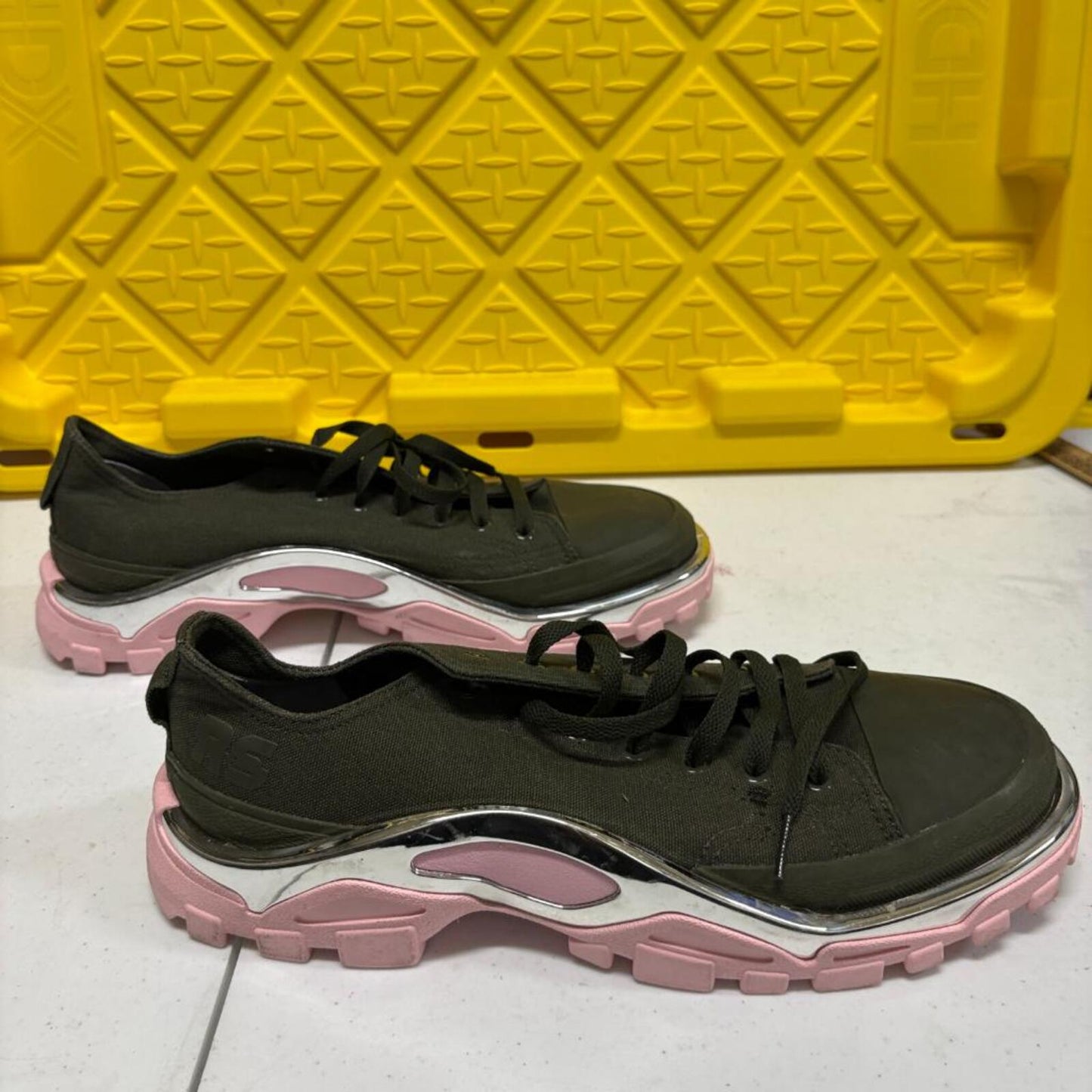 Adidas Raf Simons Detroit Runner Mens Size 11 Olive Green Pink Chrome F34244