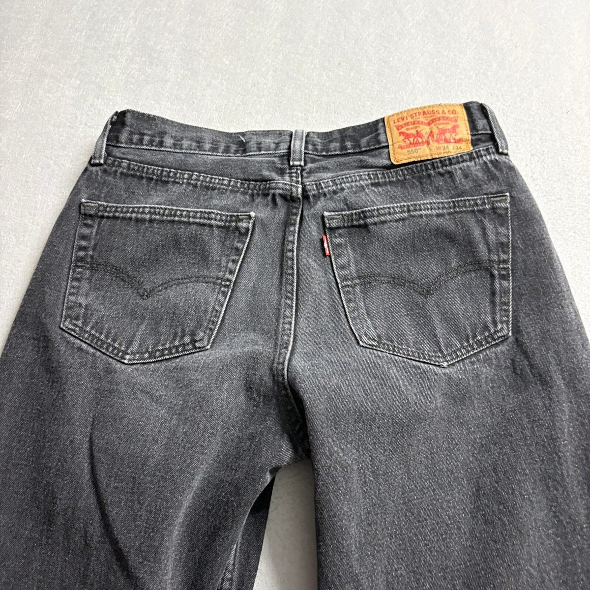 Levis 550 Relaxed Fit Black Denim Jeans Mens 34x34 Measured 31x31.5 Vintage Look