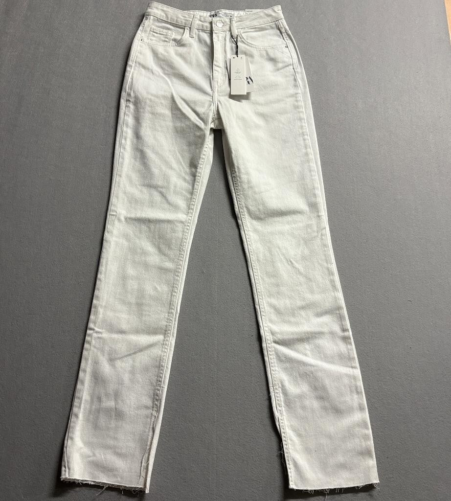 Zara Slim Flare Jeans Womens Size 6 White Denim Raw Hem High Rise Stretch