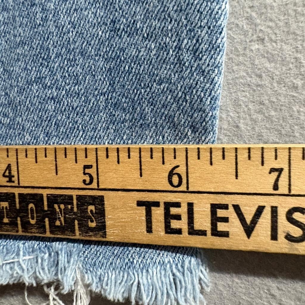 Levis Wedgie Straight Jeans Womens 26 Light Wash Distressed Raw Hem Denim