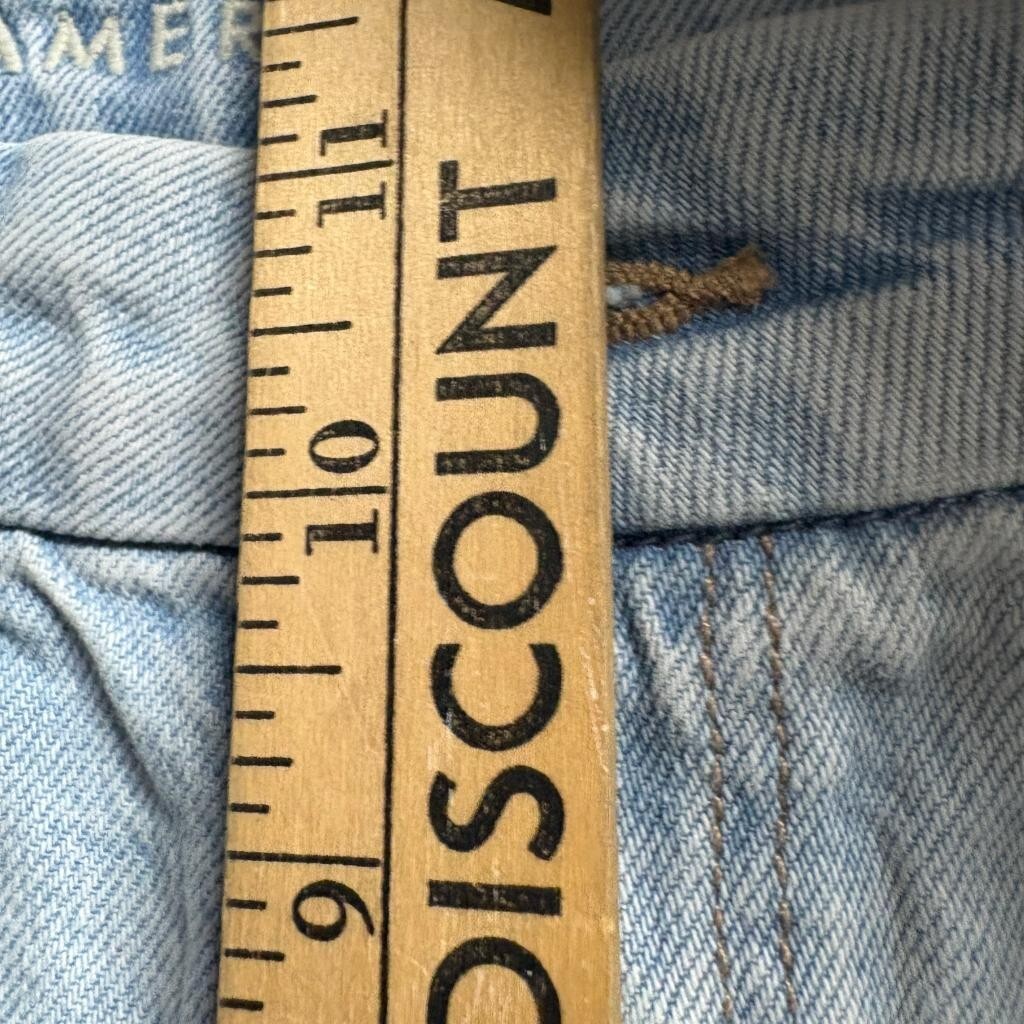 American Eagle Curvy Mom Jeans Womens 8 Short Light Wash Denim High Rise Strigid