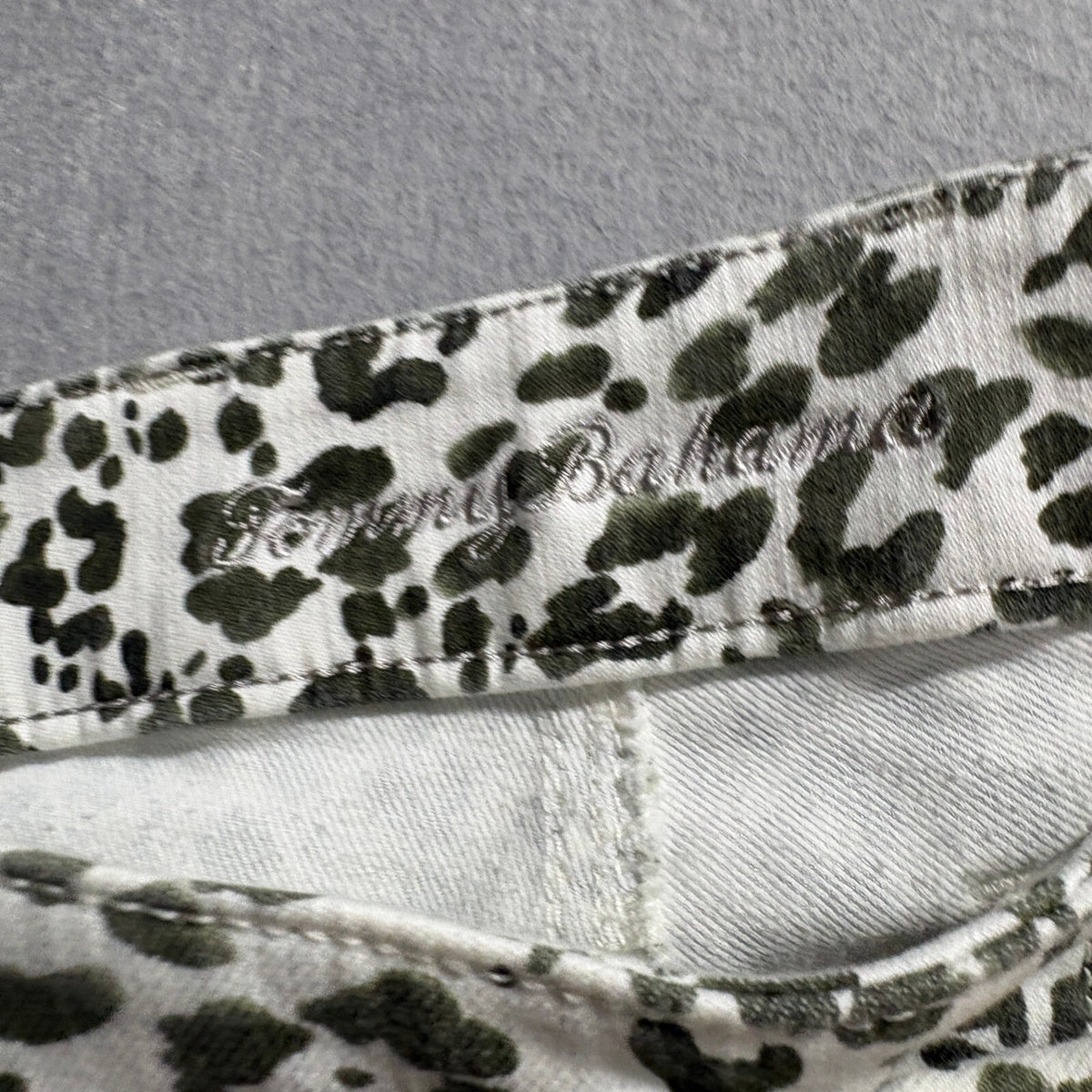 Tommy Bahama High Rise Ankle Jeans Womens 27 Green White Leopard Print Stretch