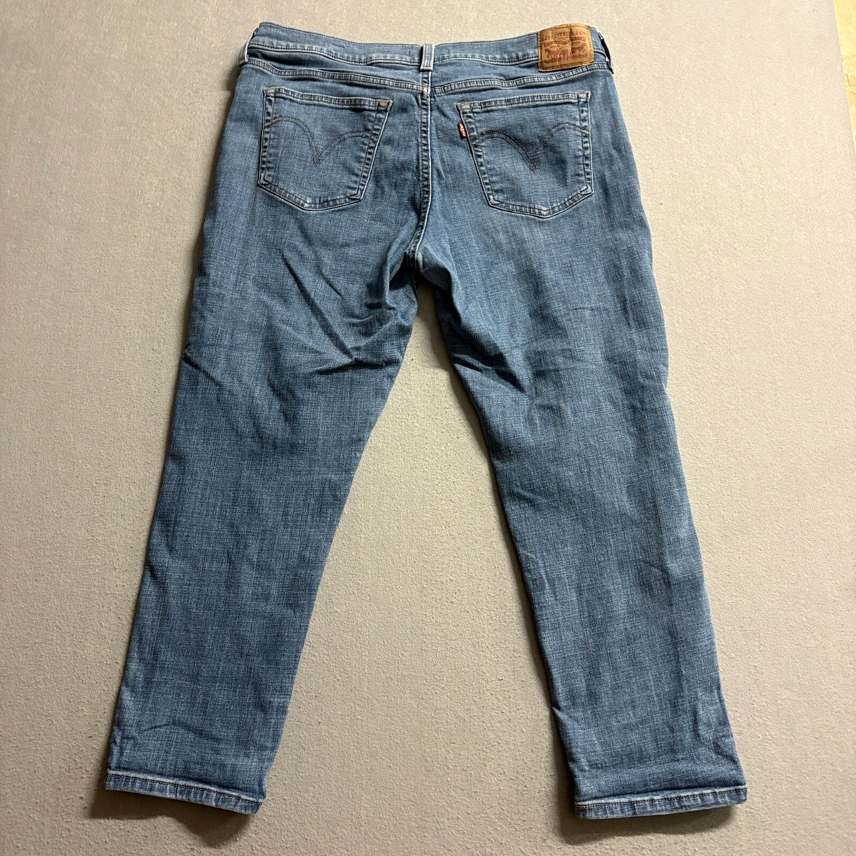 Levi's Boyfriend Jeans Womens Size 32 Medium Wash Distressed Ripped Denim Pants