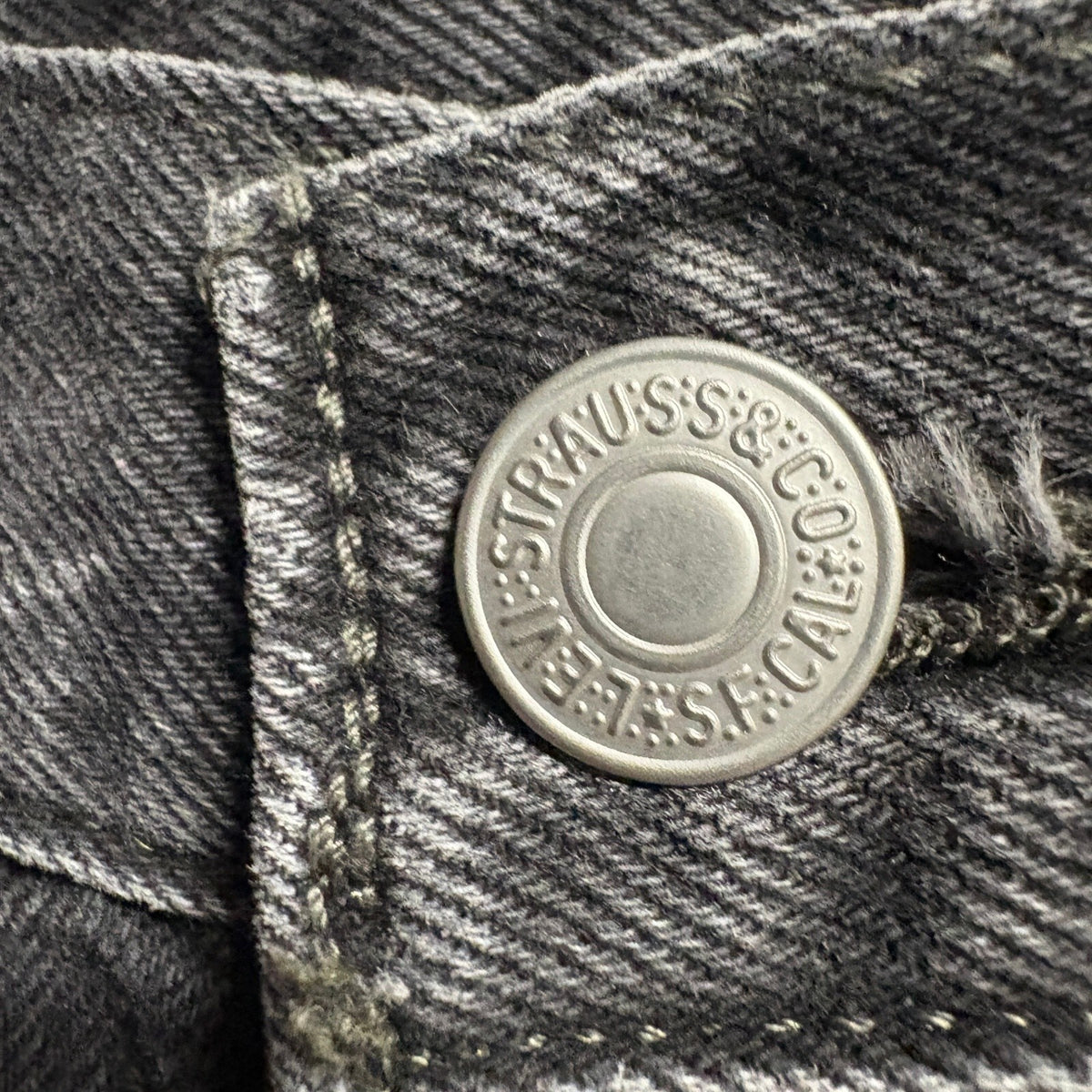 Levi's Premium Wedgie Straight Jeans Womens 26 Black Distressed Raw Hem Denim