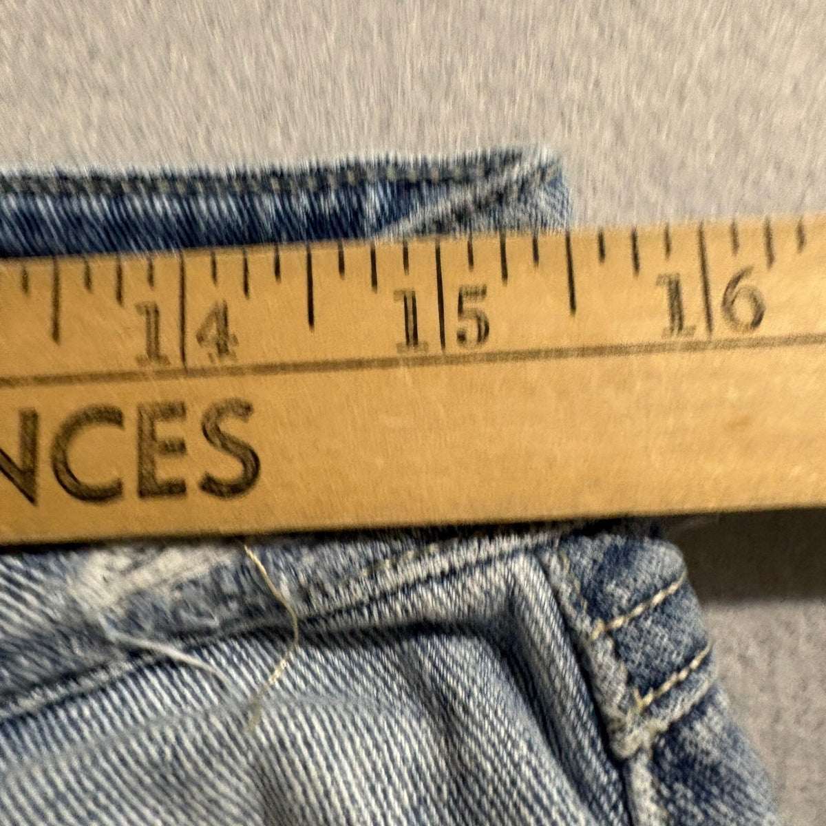 GUESS Los Angeles Brittney Relaxed Skinny Jeans Mens Women Size 28 Light