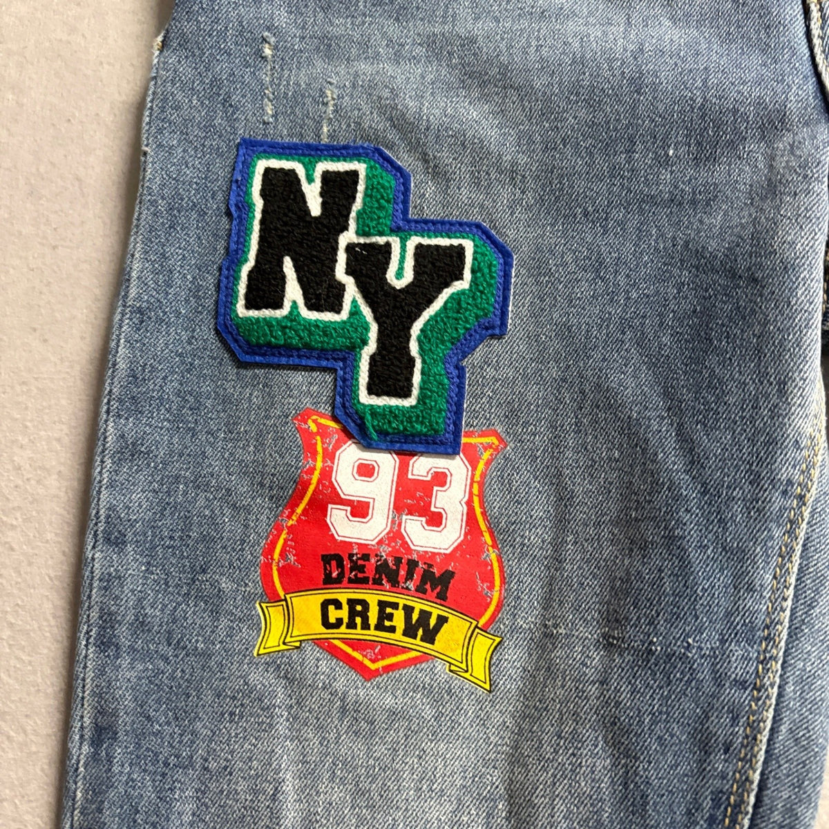 No Boundaries Distressed Patch Jeans Womens Blue Medium Wash Straight Leg Denim